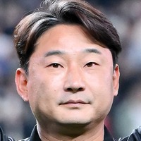 日韓W杯4強戦士の“悪童”元Jリーガー、ネット発の離婚デマに激怒！モデル妻も憤り「保護者から誤解された…」
