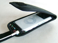 iPod nano専用ケース「porti」　ネックストラップやカラビナも付属 画像