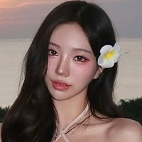 圧巻のド迫力ボリューム！“aespa・カリナ似”の韓国モデル、ピンクのスイムウェアで沖縄の海に降臨【PHOTO】