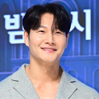『コーヒープリンス』女優と“熱愛”が噂された歌手、“極秘結婚式”の写真が初公開！豪華絢爛な式