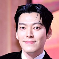 俳優キム・ウビン、特別なファンサービスで虜に！ハグや10秒アイコンタクトにキュン