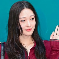 本当に財閥令嬢？アニー、レザージャケットの下に“透けタイツ”で魅惑…大胆な姿が話題【PHOTO】