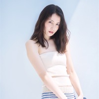 長澤まさみ、『ar』30周年号のカバーガールに！ニットのショートパンツ姿で魅了 画像