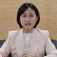 生徒からは脅迫、保護者からはクレーム…死人が出るほど過酷な韓国の教師、業務時間がOECD加盟国最多に