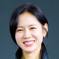 『愛の不時着』女優ソン・イェジン、ショートヘアにイメチェン！日本のコンビニソックス着用も【PHOTO】 画像