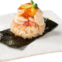白子・塩雲丹・いくらのご褒美包み（税込352円）