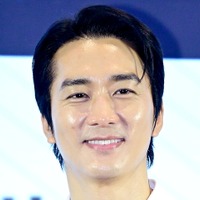 “韓流四天王第2世代”俳優ソン・スンホン、義理堅さが芸能界で噂に！ファンの結婚式に参加の美談も