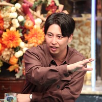 屋敷裕政（ニューヨーク）『酒のツマミになる話』（C）フジテレビ