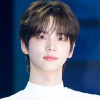 TWS・シンユ、『人気歌謡』MCデビュー大成功！“初恋ビジュアル” で安定した進行を披露