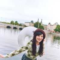 日向坂46・河田陽菜、コペンハーゲンで“デート風”ショット!弾ける笑顔の先行カットを披露 画像