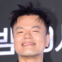 “TWICEの生みの親”J.Y.Park、スーツ姿で妖精の羽を!?11月5日に新曲『Happy Hour』リリース決定 画像