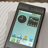 QWERTYキーボードレスのAndroidスマートフォン「GW620」