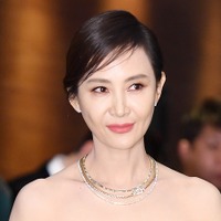 これが“アラ還”の美脚か…!? 網タイツで妖艶さに磨きがかかった韓国熟女優の色気に注目【PHOTO】