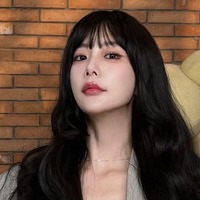 “離婚発表”後初のコメント、「世界で最も美しい女性」2位のクララがSNS更新 8億円新居が話題に