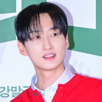 「彼氏すぎ」SUPER JUNIOR・ウニョク、映画のワンシーンのような夕暮れSHOTに反響【PHOTO】