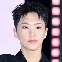 SEVENTEEN・ホシ、“兵役中”の近況公開！軍服姿の凛々しいビジュアルに反響「かっこいい」【PHOTO】