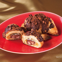 プレミアムチョコクロ Made with KITKAT　390円（税込）