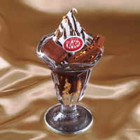 プレミアムパフェ Made with KITKAT　720円（税込）