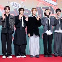 NEXZ、TWICE・Stray Kids・NiziUら“JYPファミリー”との豪華オフSHOT公開!「美男美女だらけ」【PHOTO】