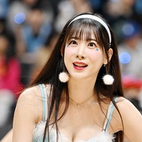 “美太もも”を大胆に丸見せ…韓国プロ野球チア、超ミニ短パンのプライベートSHOTで視線強奪【PHOTO】