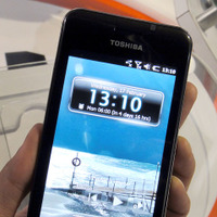 TG01の後継機にあたる「TG02」。UIにはサードパーティによる「SPB Mobile Shell」が標準搭載されている