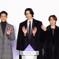 Snow Man・岩本照＆渡辺翔太＆ラウール、「けやき坂イルミ点灯式」初の男性ゲストとしてに登場！ 画像