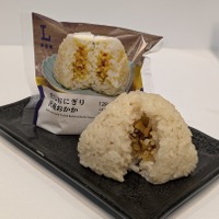 だしおにぎり（沢庵おかか）＠撮影：渡邉