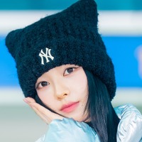 aespa・カリナ、“猫耳”姿にファンメロメロ！キュートな冬ルックで日本へ出国【PHOTO】