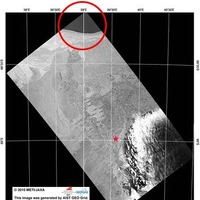 観測隊に提供された衛星画像例（2010年2月6日受信）。画像上端中央部にあたる沖合の流氷域（赤丸）が黒くなっており12月から2月にかけて流氷が少なくなったことがわかる
