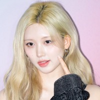 IVE・ガウル、“ツインテール×舌ペロ”SHOTに反響続々！「可愛さ限界突破」「反則です…」【PHOTO】