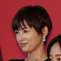 吉瀬美智子50歳、子育て事情や恋愛観も赤裸々に！？ 画像