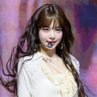 急成長が止まらない…LE SSERAFIM・ウンチェ、網タイツ姿で大人な魅力「ヤバい」【PHOTO】