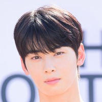“美男”で話題のASTRO・チャウヌ弟、「兄のために作ったAI」をテーマに講演！頭脳明晰な一面に注目