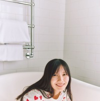 河田陽菜2nd 写真集「テイクオフ」（竹書房）　撮影／SAKAI DE JUN