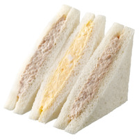 【盛りすぎ商品】「盛りすぎ!ツナたまごサンド」(税込 297 円)