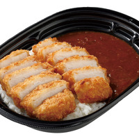 【盛りすぎ商品】「盛りすぎ!カツカレー(中辛)」(税込 697 円)