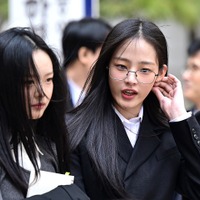 「社会では母より契約書が上」「母は解決してくれない」NewJeansのADOR復帰、韓国弁護士ユーチューバーの“痛烈な一言”が話題に