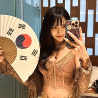 華奢なプロポーションに釘付け！韓国レーシングモデル、季節外れのスイムウェア姿に「魅力的」の声【PHOTO】