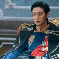 Disney+の韓国ドラマ、配信前から物議…劇中の小物がナチス・ドイツの勲章と類似、制作会社が謝罪