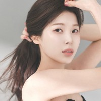 北朝鮮生まれ・韓国在住の脱北女優が日本へ！秋の大阪を大胆ミニスカで闊歩「私は“オオサカ体質”」【PHOTO】