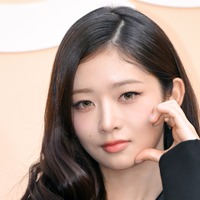 IVE・レイ、“平成ギャル”にイメチェン!?新たな髪色が「あまりにも良すぎる」と好評【PHOTO】