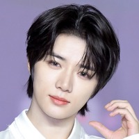 「エモすぎ」TXT・ボムギュ、東京でのオフSHOTがまるでMV！夜の街で見せた“彼氏風ビジュアル”に反響【PHOTO】