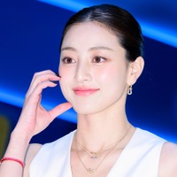 TWICE・ジヒョ、“女優の実妹”との仲良し2SHOT公開！自然体な姿にファン歓喜「最高すぎる」【PHOTO】