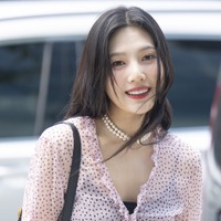 Red Velvet・ジョイ、激やせ姿に心配の声多数…美鎖骨と縦線くっきり腹筋を披露【PHOTO】