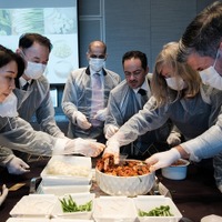 キムチを食べて、漬けて国家交流　日本の駐韓大使も参加した「キムチ外交昼食会」韓国で開催