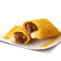 とろ～り3種のチーズのビーフシチューパイ（240円～）