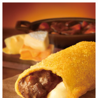 とろ～り3種のチーズのビーフシチューパイ（240円～）