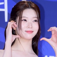 「耐えられない」Billlie・ツキ、胸元ゆったりドレスで“大人の色香”漂う美スタイル披露【PHOTO】