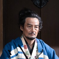 柴田勝家／山口馬木也（C）NHK