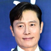 俳優イ・ビョンホンの息子（10）、母のスタッフに注意する頼もしい姿が話題「悪い言葉を…」